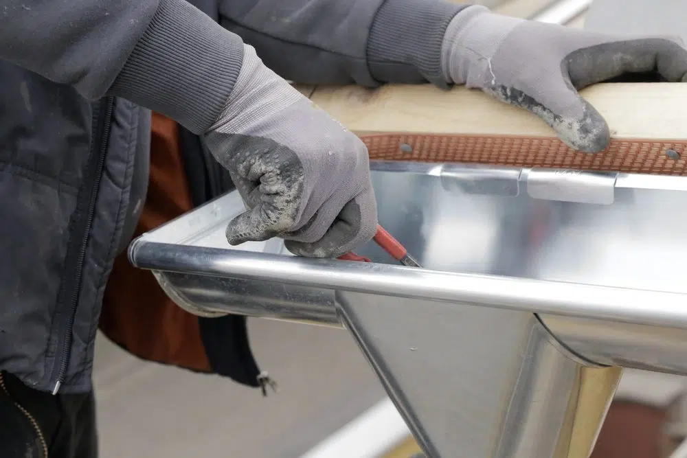 Blikkenslager i arbeid